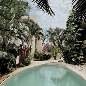 https://luna-llena-tulum.tulum-hotels.net